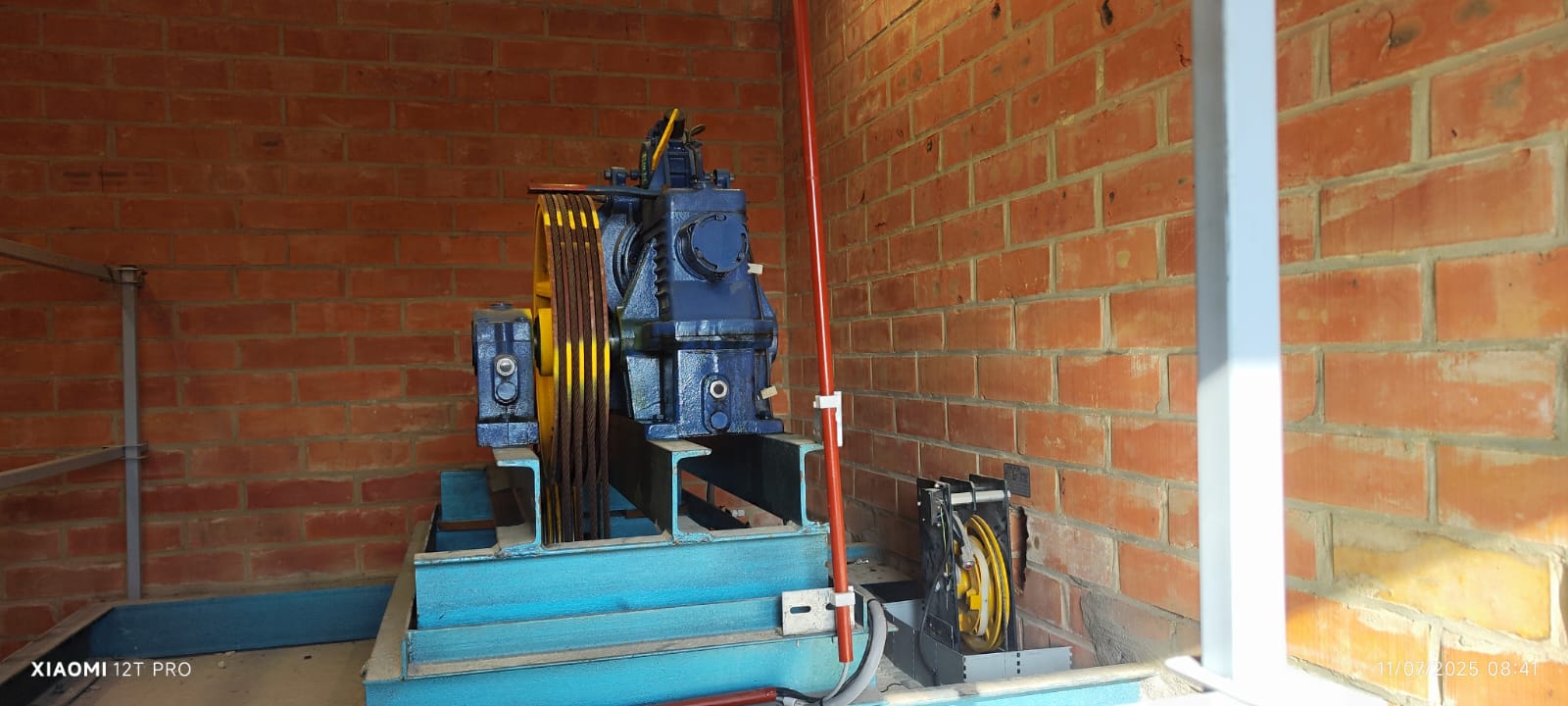 Moderne aandrijfsystemen voor veilige en energiezuinige liftmodernisering door MyRenotech.